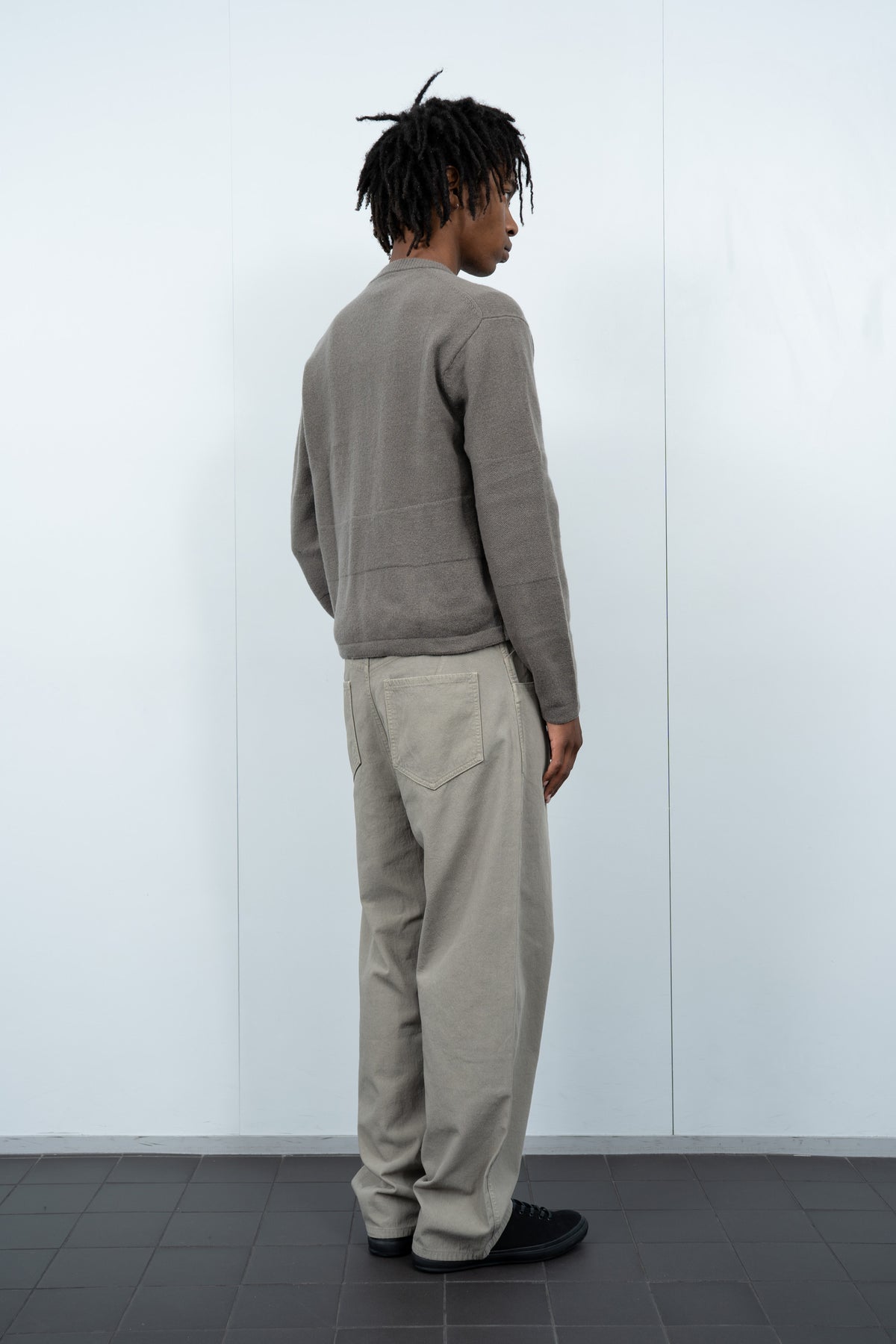 WOOL V-NECK SWEATER - CLAY
