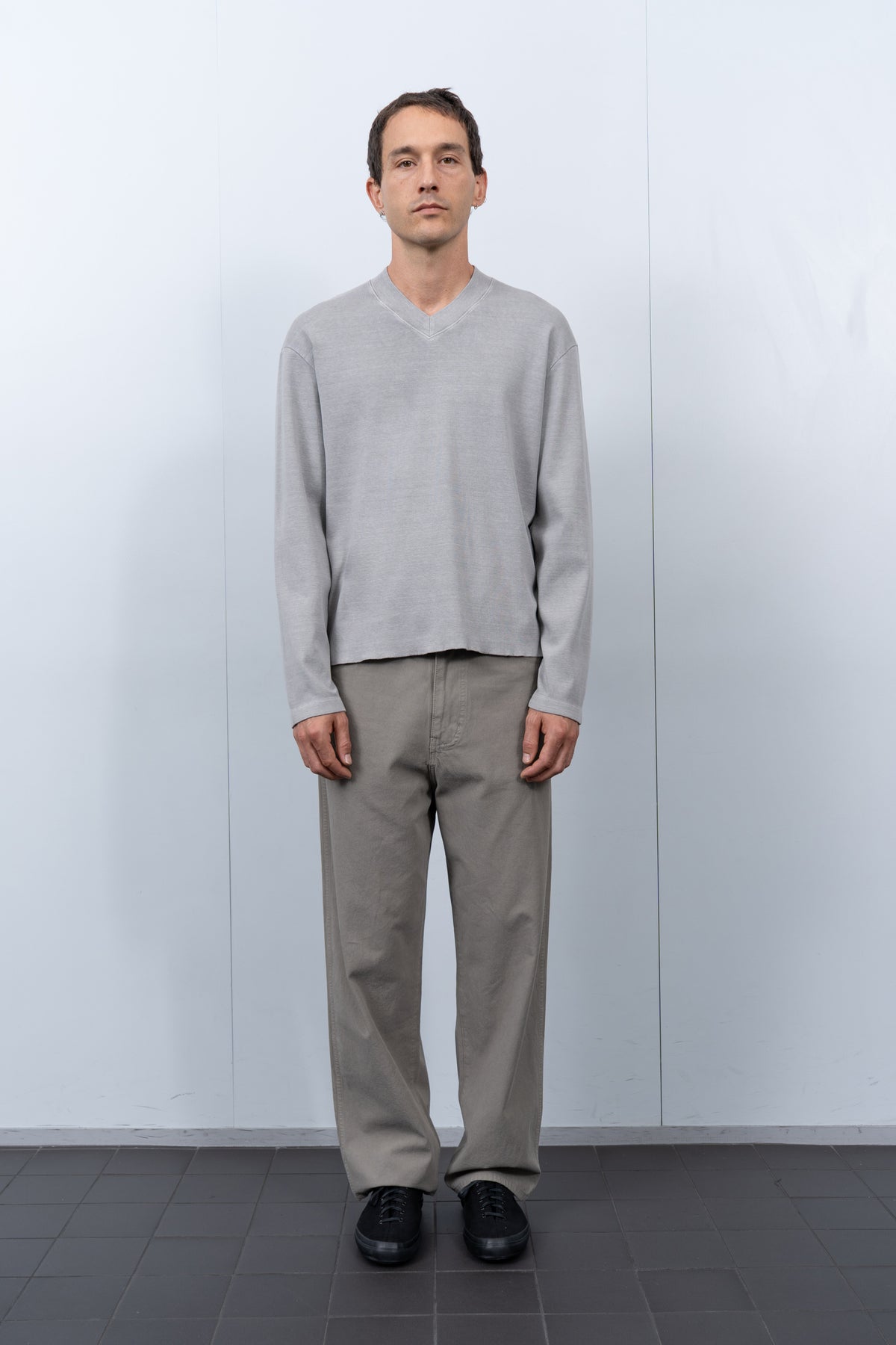 HIGH V-NECK L/S T-SHIRT - PIGMENT CHALK