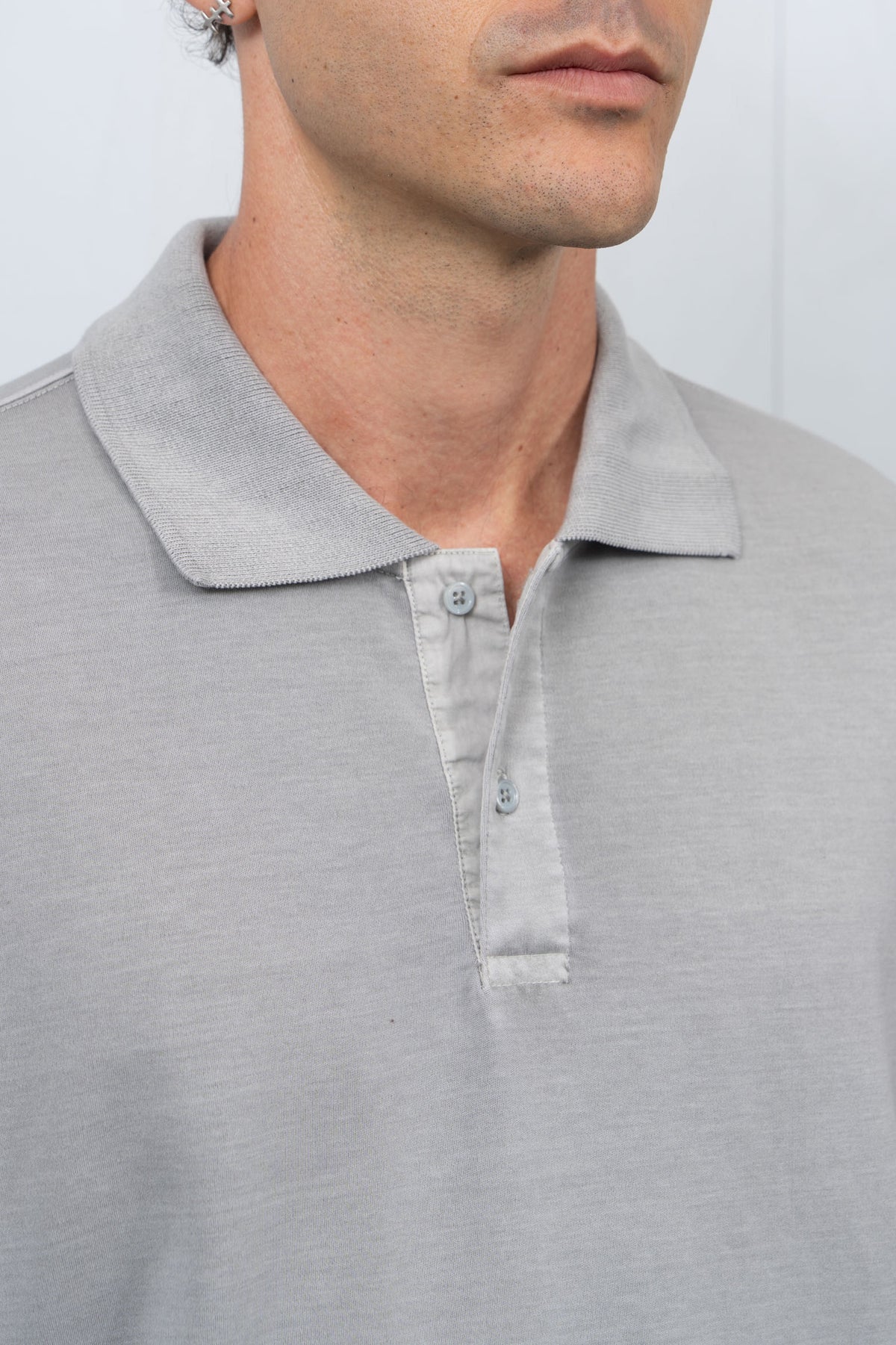 TWO BUTTON POLO - PIGMENT CHALK