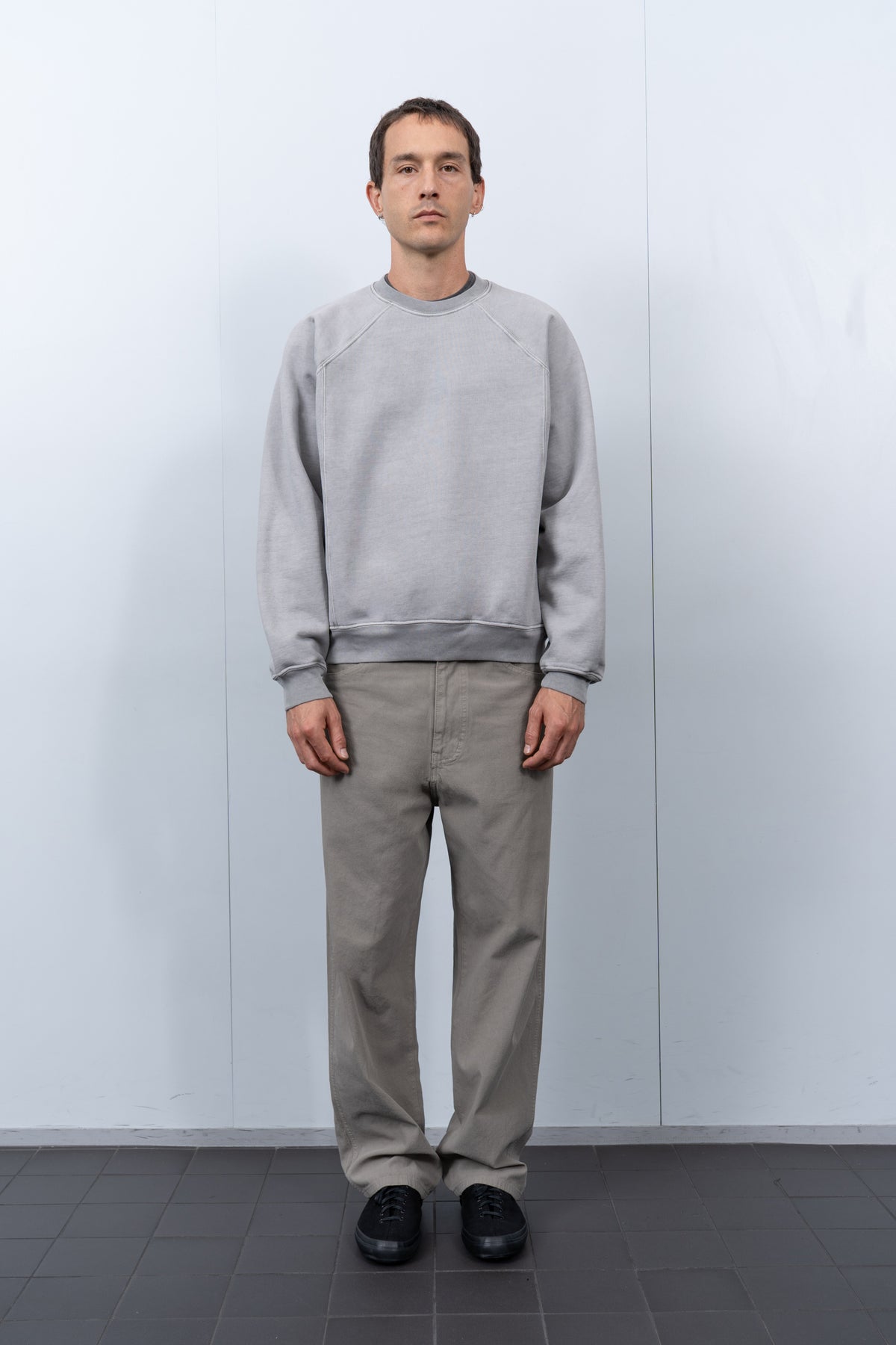 HEAVY GUSSET CREWNECK - PIGMENT CHALK