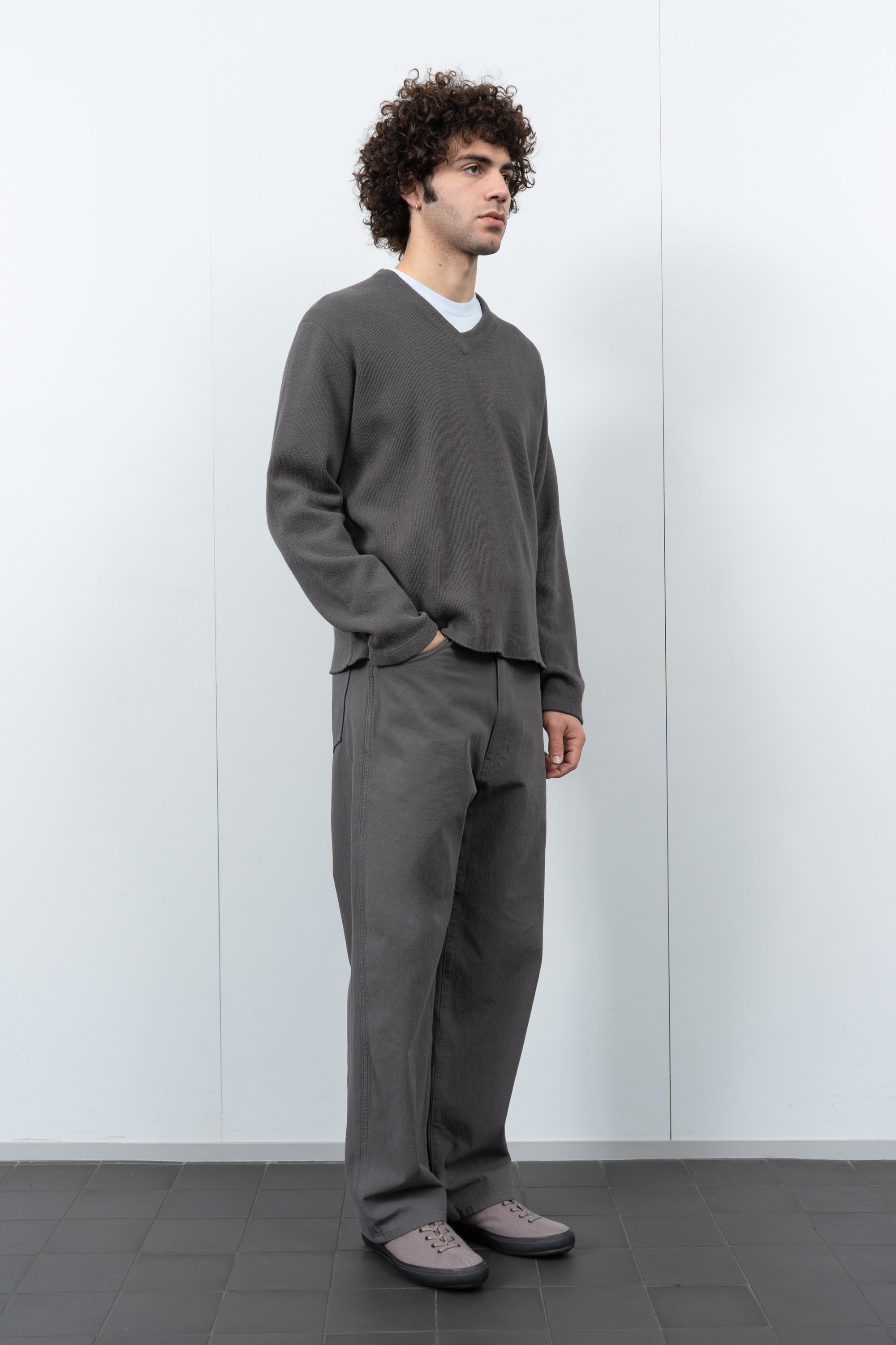 CROPPED V-NECK SWEATER - PEWTER
