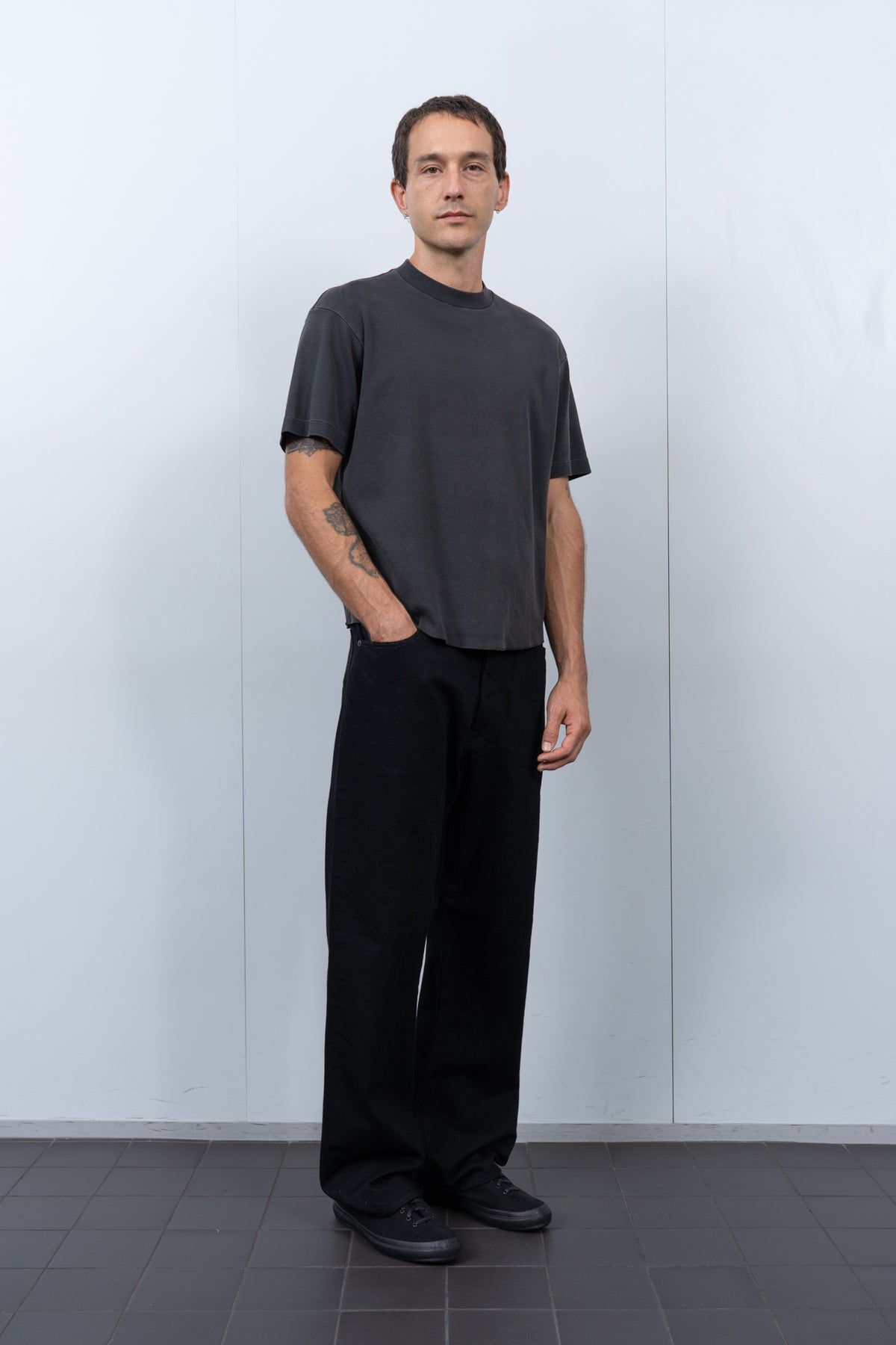 SIERRA T-SHIRT - PIGMENT CHARCOAL