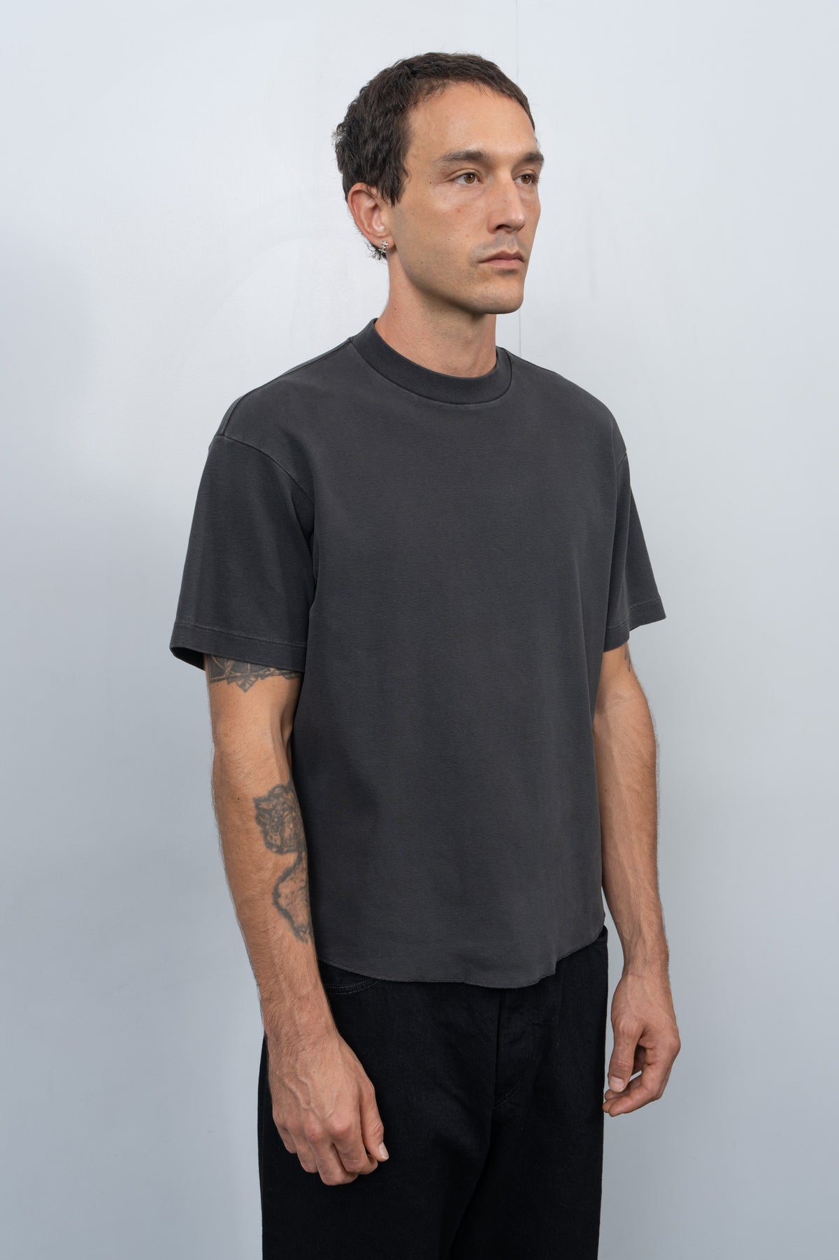 SIERRA T-SHIRT - PIGMENT CHARCOAL